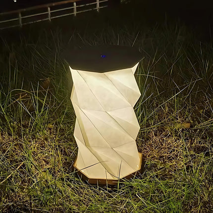 Opvouwbare LED lamp in origami stijl