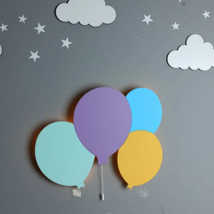 Houten wandlamp olifant met ballonnen