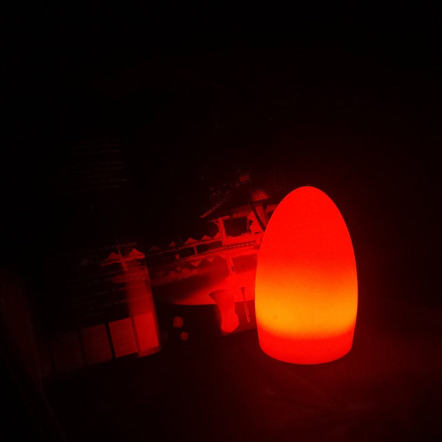 Gekleurde ei lamp met sfeerverlichting