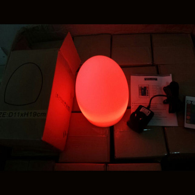 Gekleurde ei lamp met sfeerverlichting