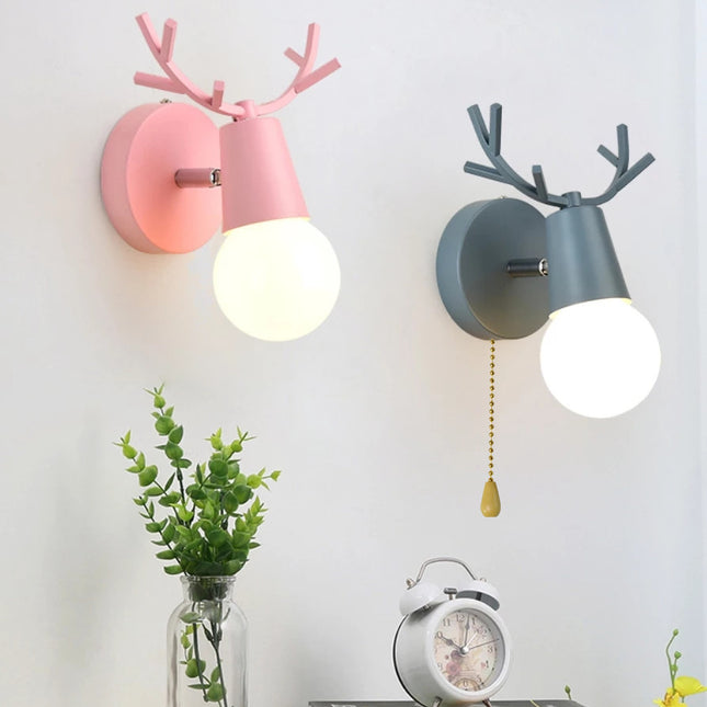 Metalen wandlamp hertengewei voor kinderkamer