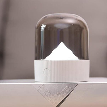 Nachtlampje met berg onder glazen stolp