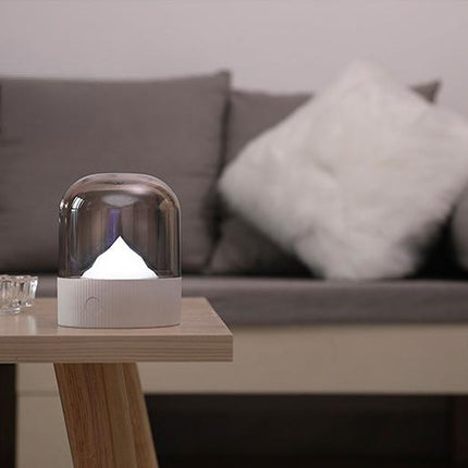 Nachtlampje met berg onder glazen stolp