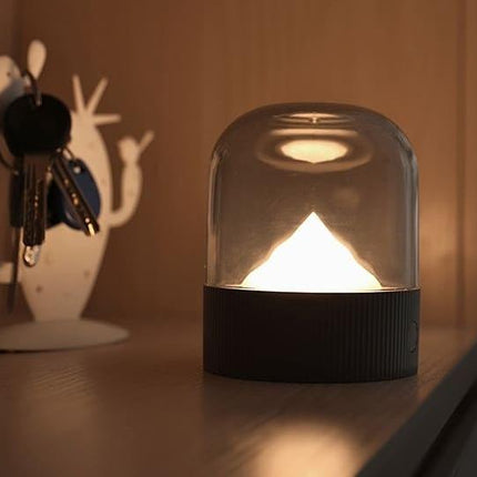 Slaapkamer nachtlampje met besneeuwde berg