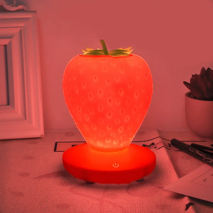 Schattig nachtlampje in de vorm van aardbei