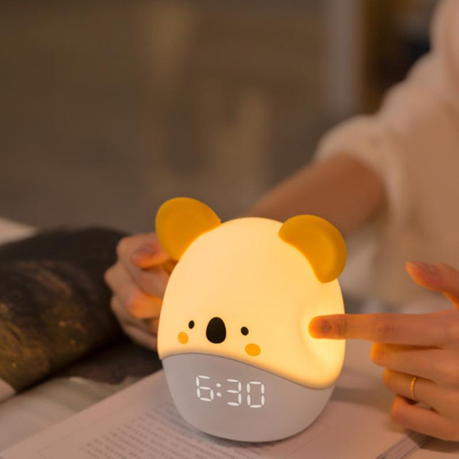 Digitale wekker en nachtlampje koala